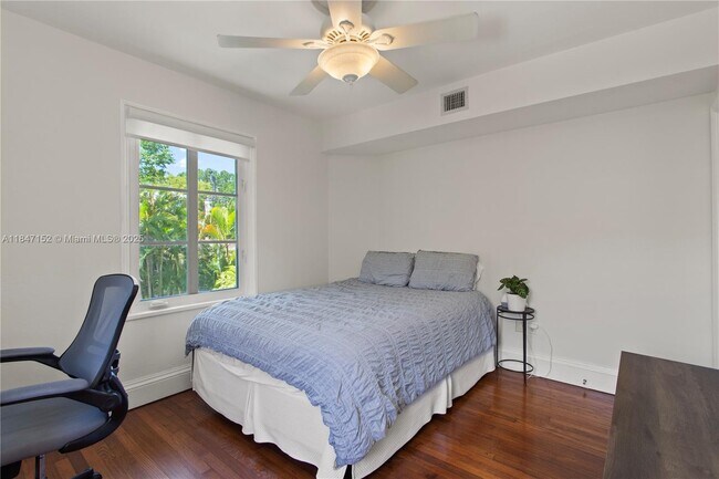 Building Photo - 604 Alcazar Ave