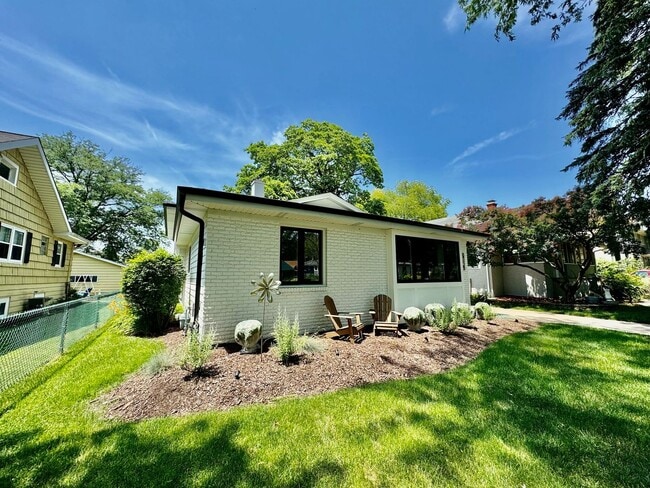 Building Photo - Home in Villa Park