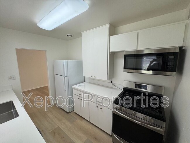 Building Photo - 432 Avenida Ortega