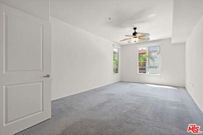 Building Photo - 100 S Alameda St