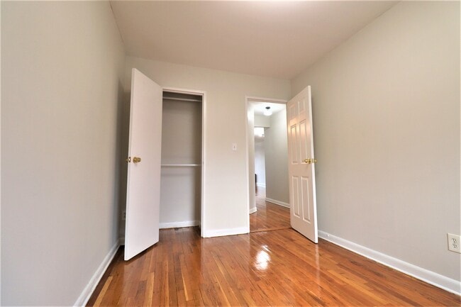 Building Photo - 718 E 84th St