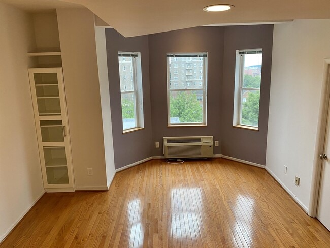 Building Photo - 1415 Chapin St NW