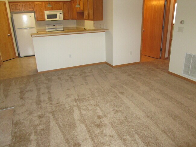 Building Photo - AUGUST 2026!!!  Beautiful 2 Bedroom - 2 Bath Condo in North Liberty