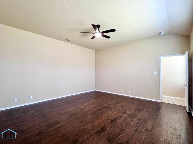 Building Photo - A Stunning 5-Bedroom, 3.5-Bathroom Home in the Heart of San Antonio, Texas!