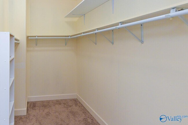 Building Photo - 305 Walden Glen Ct