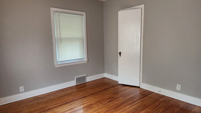 Building Photo - Four Bedroom House Available NICE