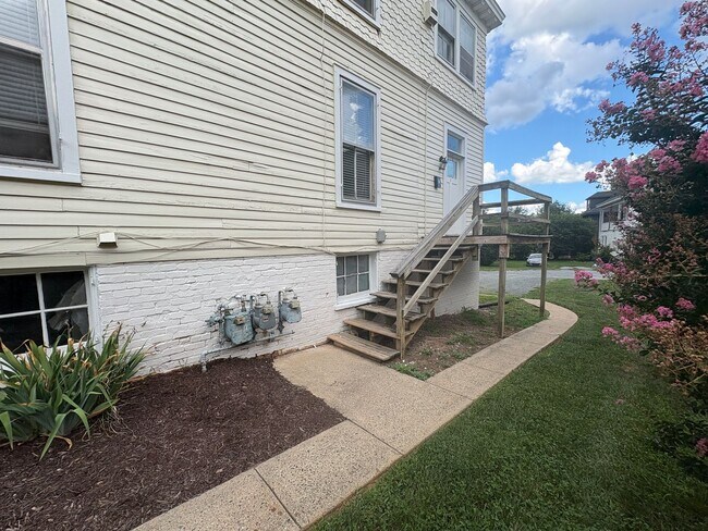 Building Photo - 2461 Rivermont Ave