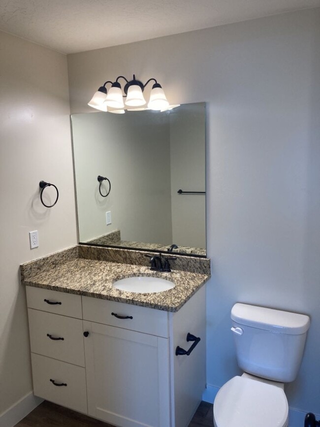 Building Photo - Move-In Discount! 2 Bedroom + Den/Office 2...