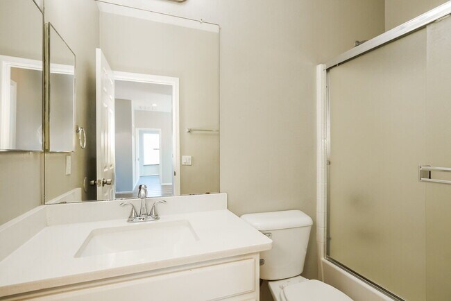 Building Photo - 11809 W Hopi St