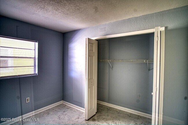 Building Photo - 130 Roosevelt Ave