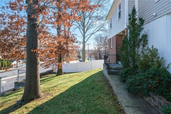 Building Photo - 1320 Mamaroneck Ave