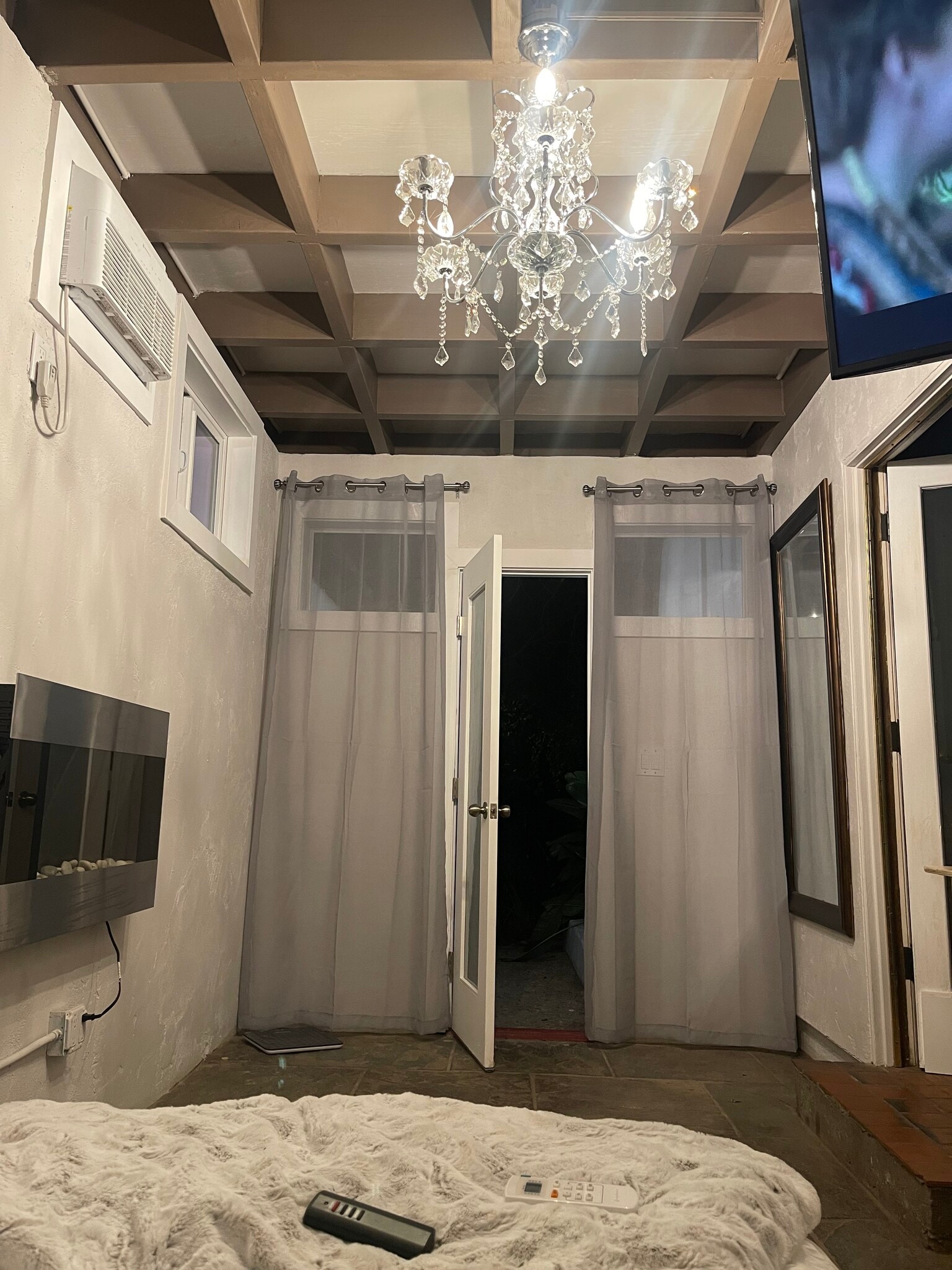 Building Photo - 2366 Nichols Canyon Rd