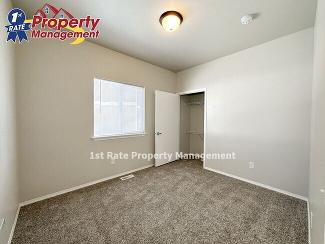 Building Photo - 872 N Bonsai Ln