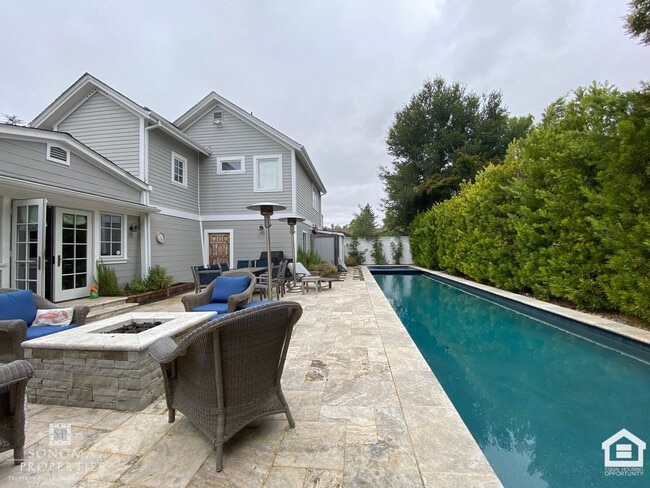 Building Photo - Stunning Furnished Eastside Home