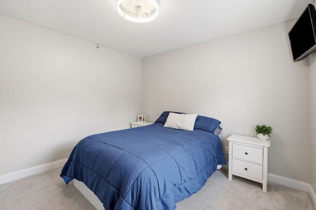 Building Photo - Welcome Home to 8626 Sagekirk Ct