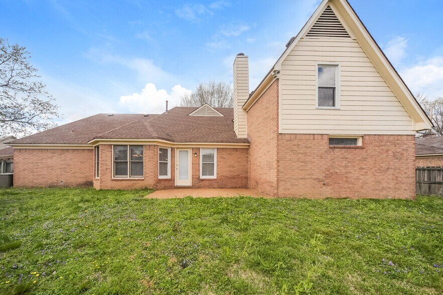 Building Photo - 5495 Philgrove Way