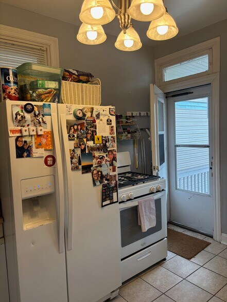 Building Photo - 127 2nd St