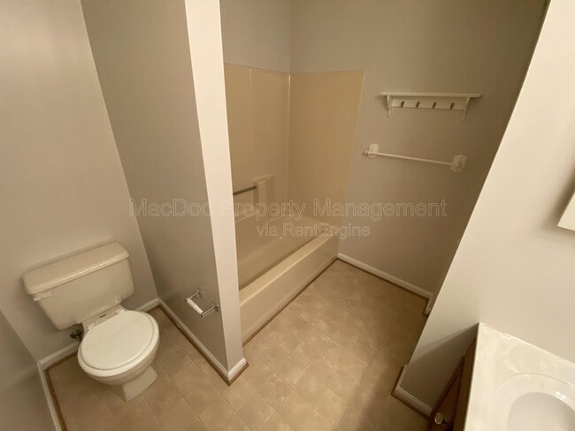 Building Photo - 11185 Kensington Pl