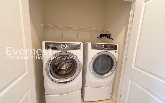 Building Photo - 1809 Noyack Ln