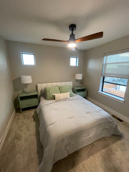 Building Photo - 2010 S Holly St