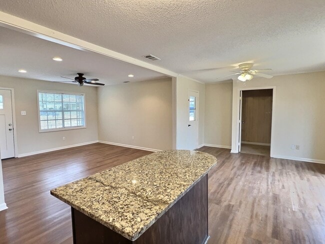 Building Photo - 514 Jeffrey Ln