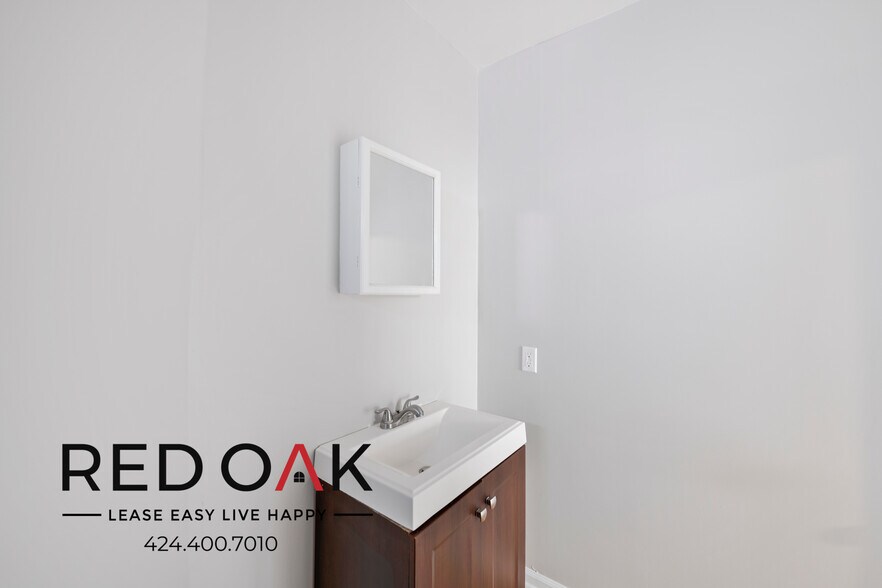 Building Photo - 692 Valencia St