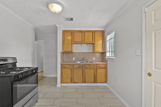 Building Photo - 3718 Dreyfus St