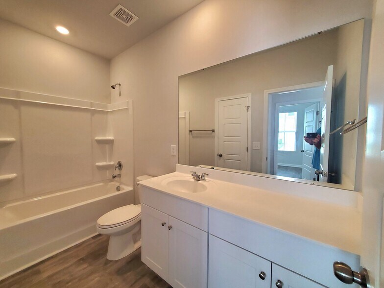 Building Photo - 174 Cypress Holw Dr