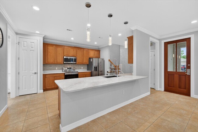 Building Photo - 2019 Pine Island Cir