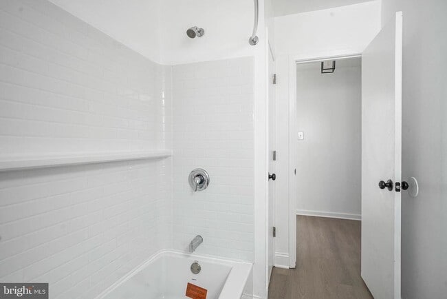 Building Photo - 220 College Dr