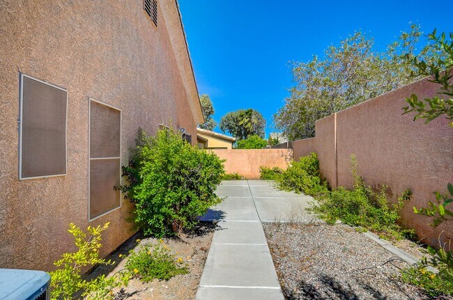 Building Photo - 121 Chatara Way