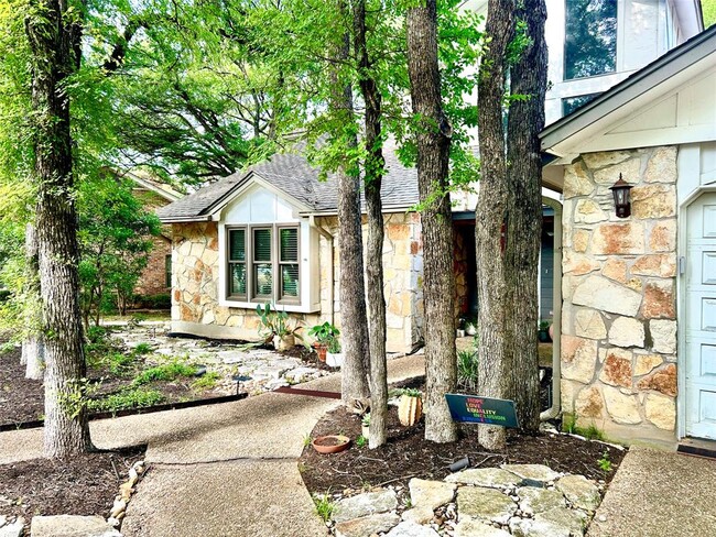 Building Photo - 1801 Holly Hill Dr