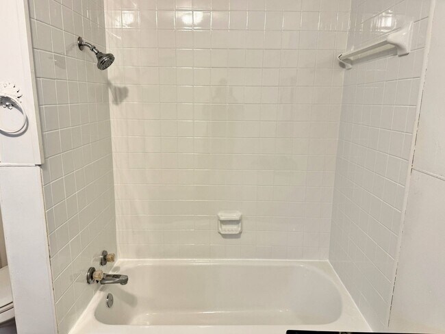 Building Photo - 3 Bed 1 Bath Craftsman Home