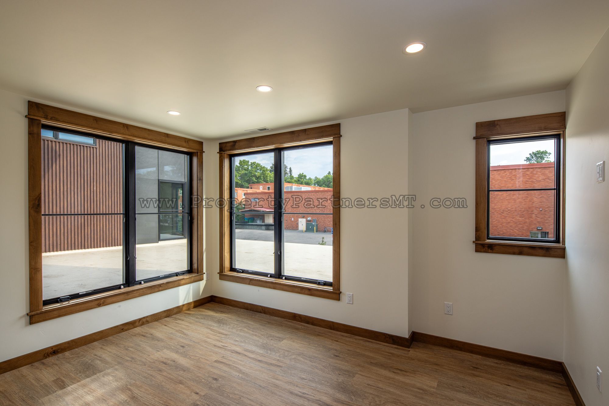 Building Photo - 824 S 8th Ave