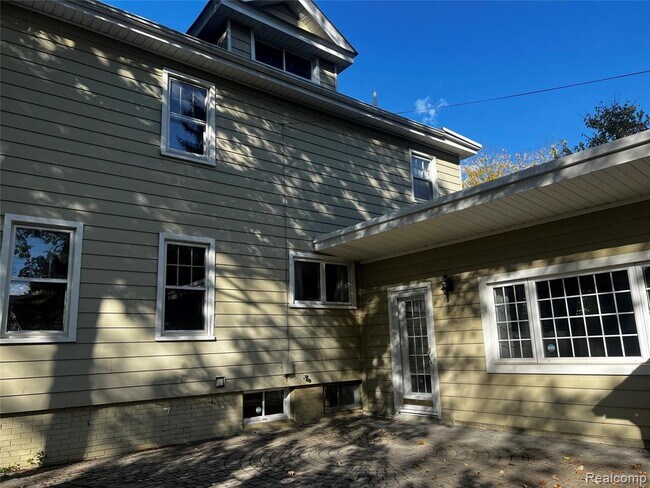 Building Photo - 1072 Ridgedale Ave