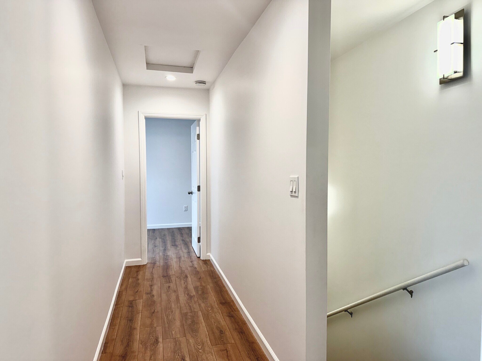 Building Photo - 384 Hargrave St