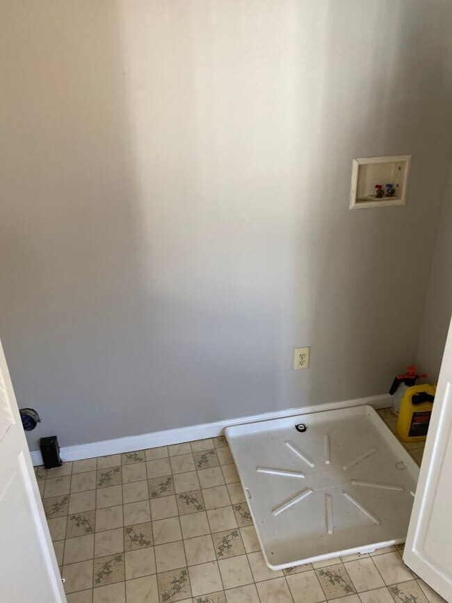 Building Photo - 406-408 Railroad Ave