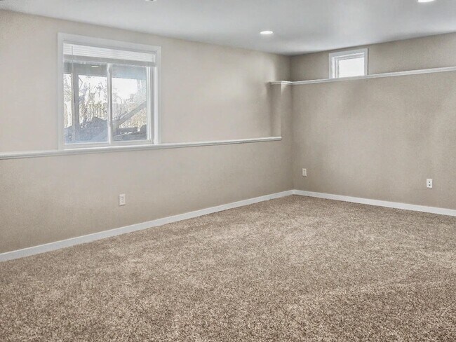 Building Photo - 6156-6158 Fairgrove St