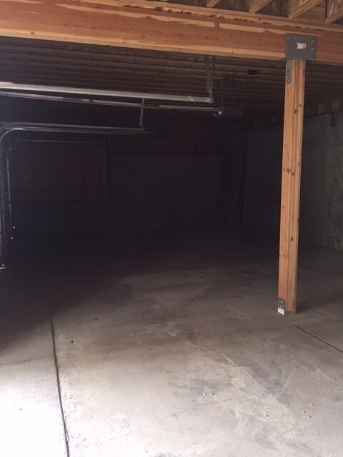 Building Photo - Beautiful 3 bedroom Overlooking River