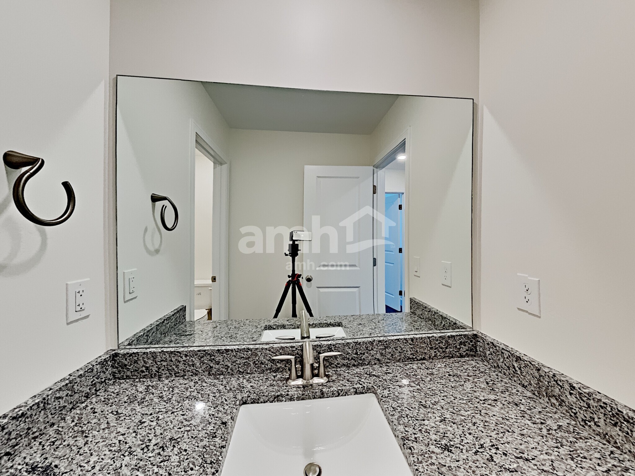 Building Photo - 2444 S Wild Horse Way