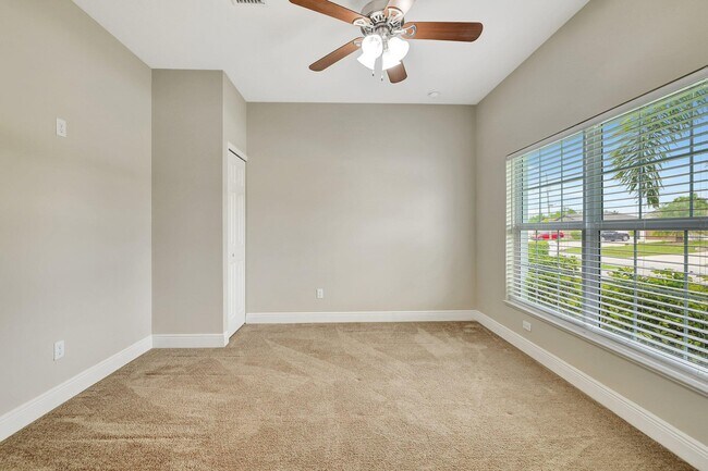 Building Photo - 348 SW Millard Dr