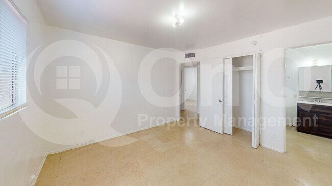 Building Photo - 872 W Glenn St