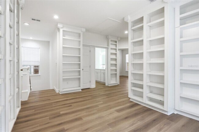 Building Photo - 912 Waterside Dr