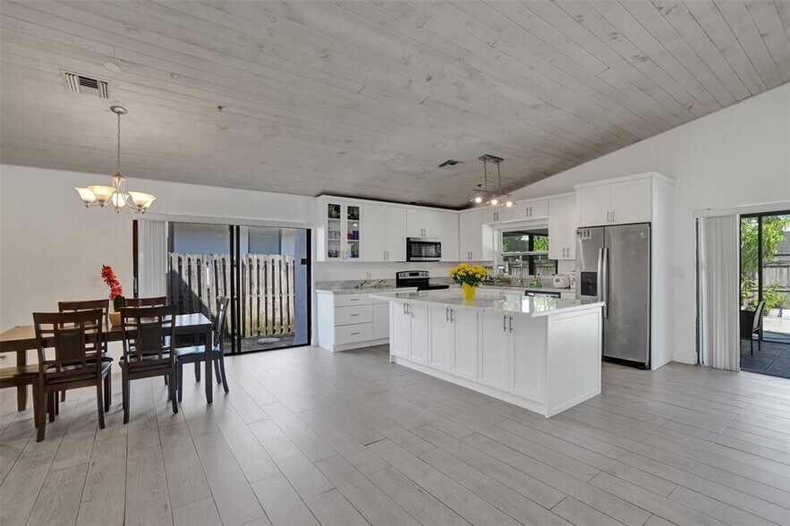 Building Photo - 7471 NW 35th Ct