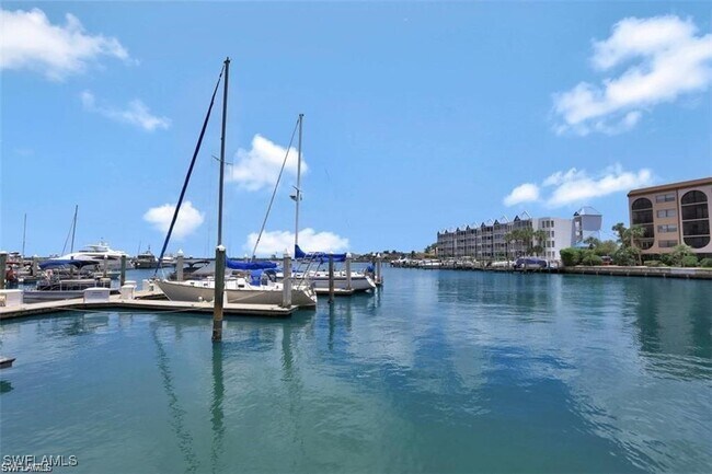 Building Photo - 1011 Anglers Cove