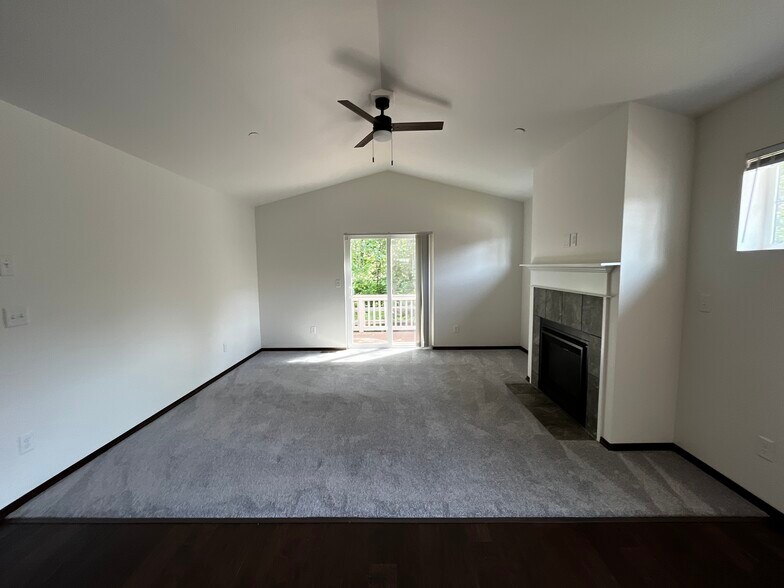 Building Photo - 703 Kodiak Ln