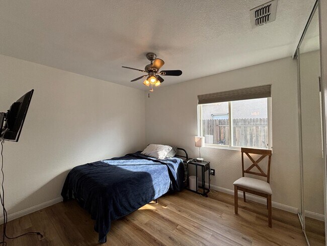 Building Photo - 1012 Freshwater Ct