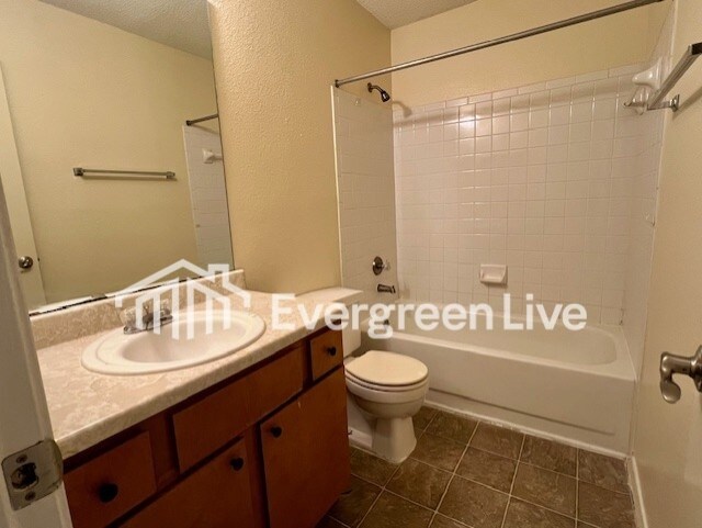 Building Photo - 121 Pembroke Ct