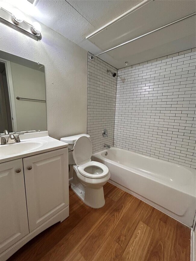 Building Photo - 2207 Leon St