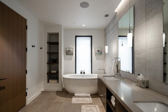 Building Photo - 5 Thistle Way